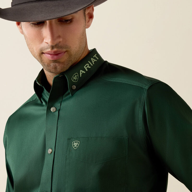 Ariat Men - Team Logo Twill Classic Fit Shirt (Pineneedle Green) 10079291