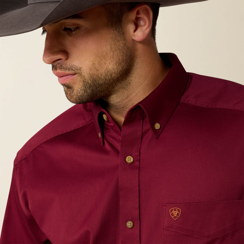 Ariat Men - Solid Twill Classic Fit Shirt (Burgundy) 10012635