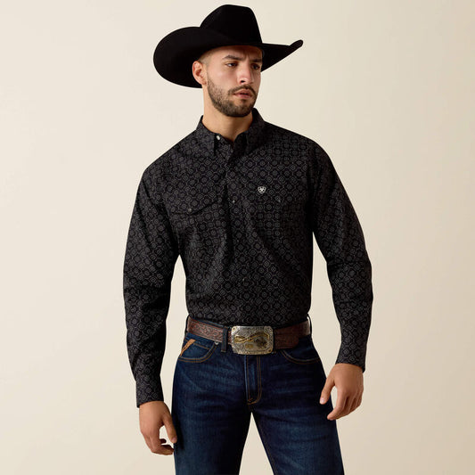 Ariat Men - Classic Fit Snap Shirt (Black Medallion) 10073621