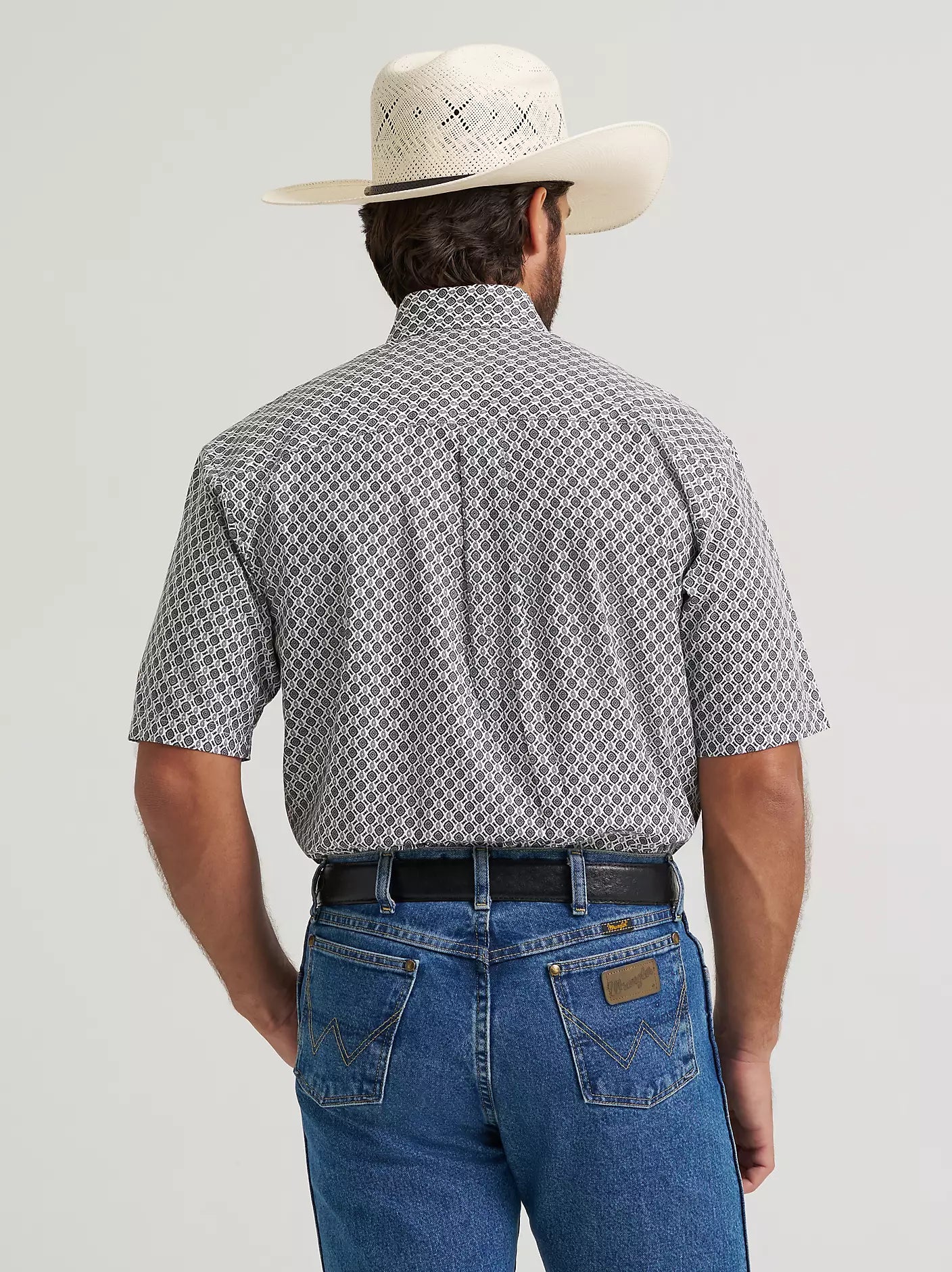 Wrangler Men - George Strait Short Sleeve (Grey Medallions) 112379058