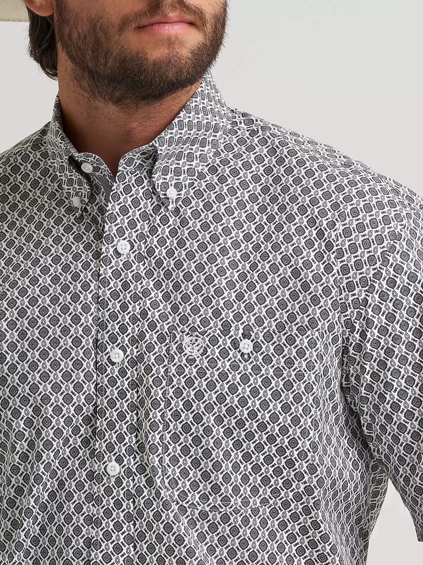 Wrangler Men - George Strait Short Sleeve (Grey Medallions) 112379058