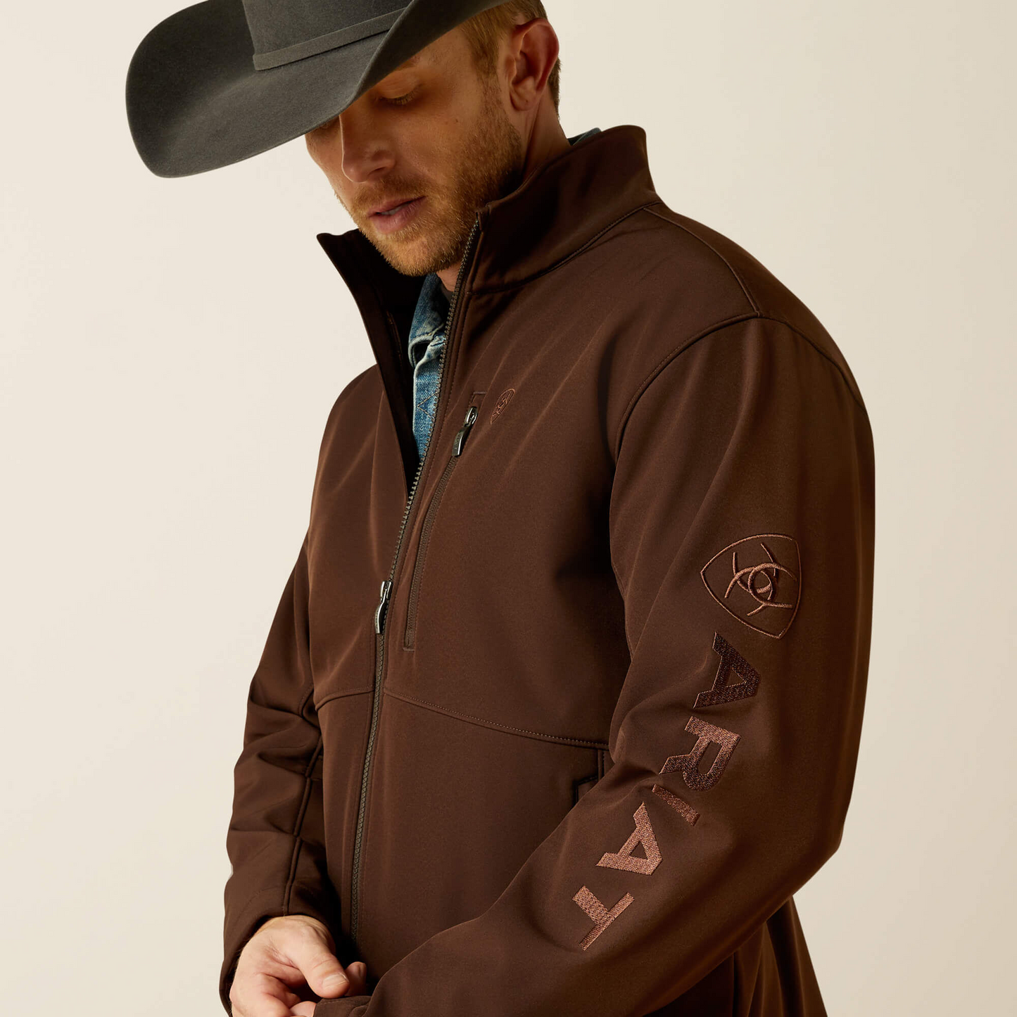 Ariat Men -  Logo Softshell Jacket (Brown) 10062585