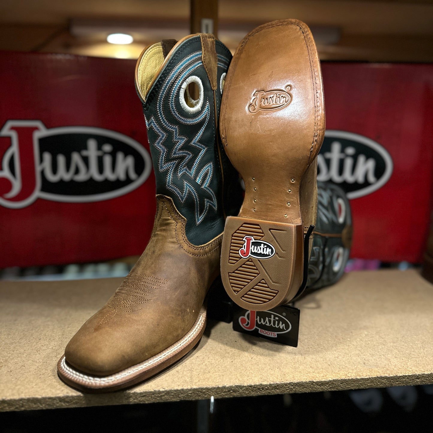 Justin Men - Big News (Pecan) FN7020