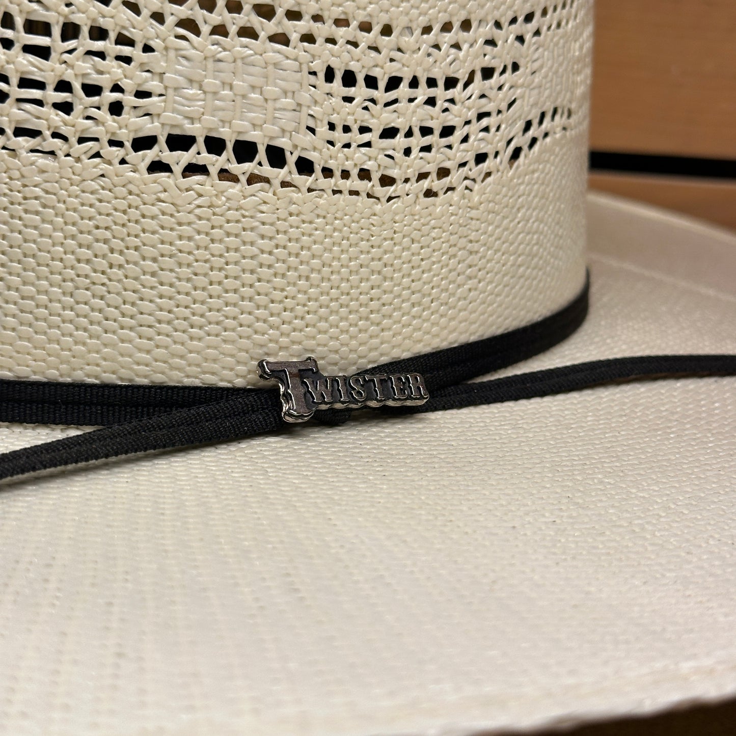 Twister - Bangora Black (OPEN CROWN) T73838