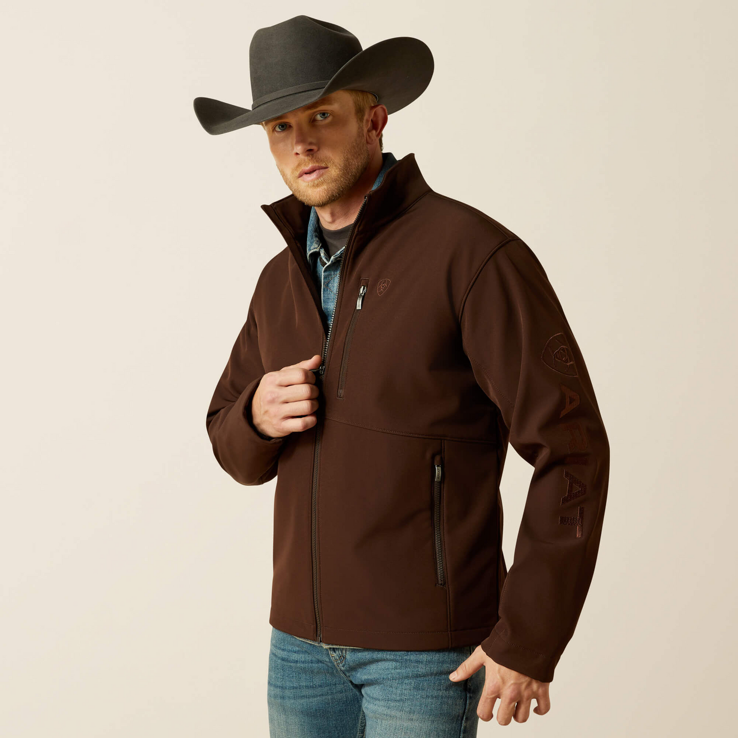 Ariat Men -  Logo Softshell Jacket (Brown) 10062585