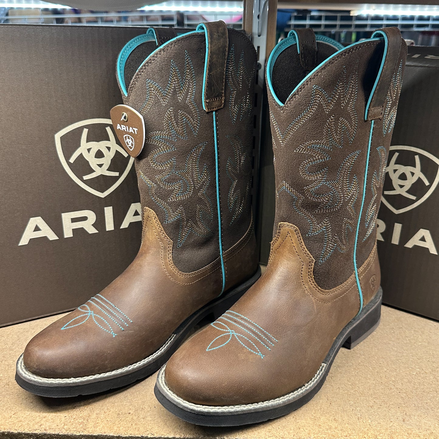 Ariat Women - Delilah Round Toe (Distressed Brown) 10021457