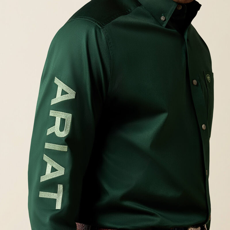 Ariat Men - Team Logo Twill Classic Fit Shirt (Pineneedle Green) 10079291