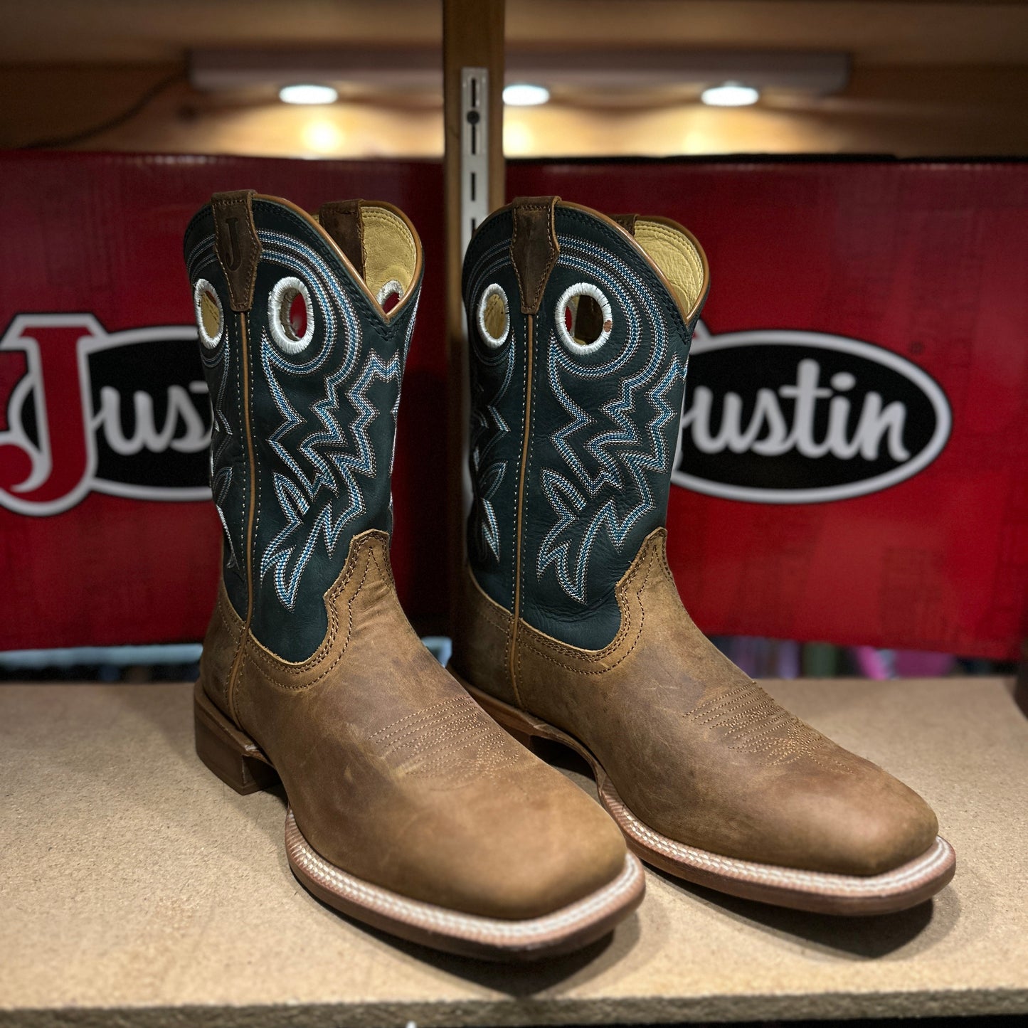 Justin Men - Big News (Pecan) FN7020