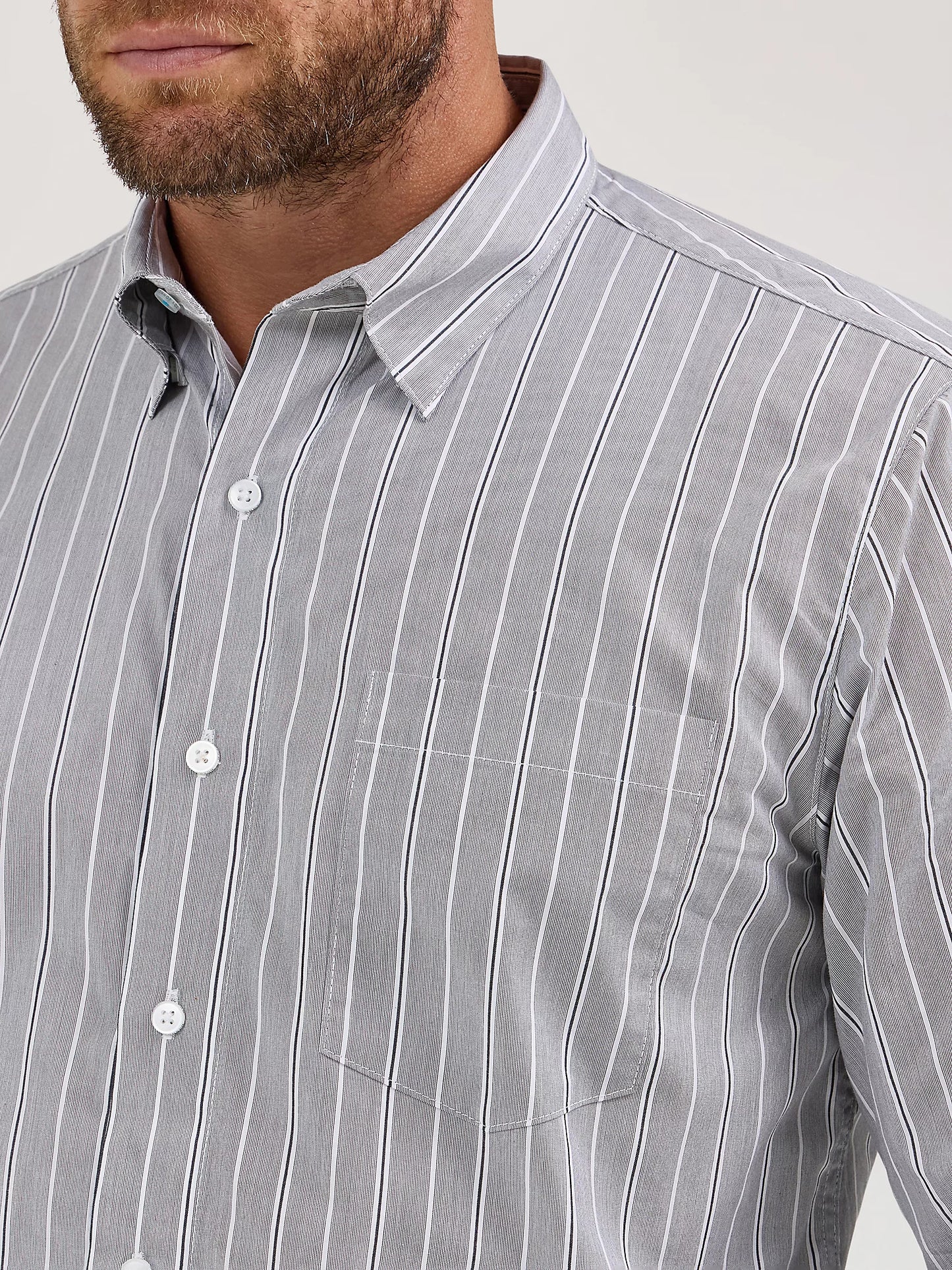 Wrangler Men - Cody Johnson Button Down (Charcoal Stripe) 112369538