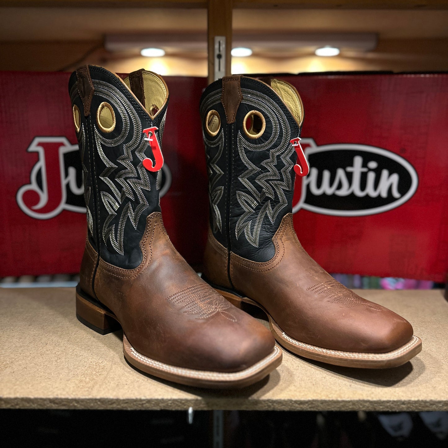 Justin Men - Big News (Walnut) FN7021