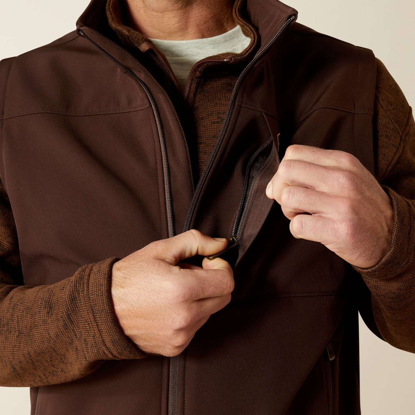 Ariat Men -  Vernon Softshell Vest (Coffee Bean) 10062601